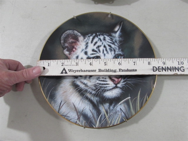 LARGE CLOTH TIGER WALL ART & BIG CAT COLLECTOR PLATES