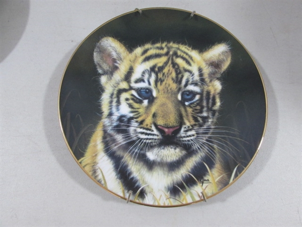 LARGE CLOTH TIGER WALL ART & BIG CAT COLLECTOR PLATES