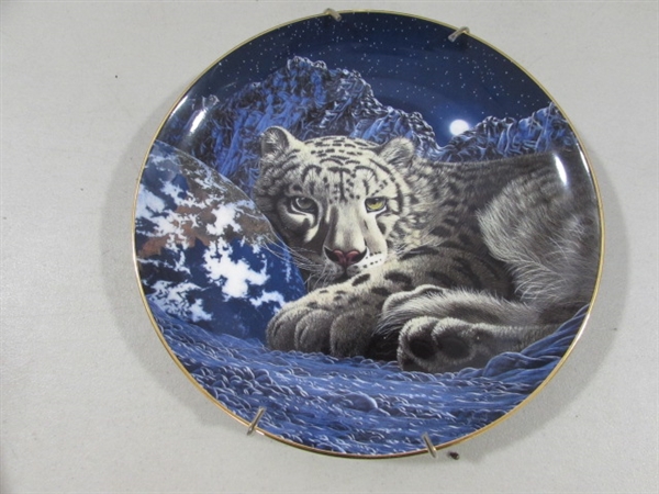 LARGE CLOTH TIGER WALL ART & BIG CAT COLLECTOR PLATES