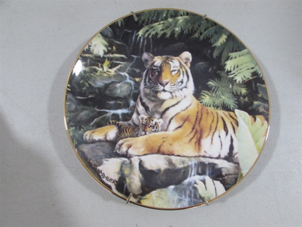 LARGE CLOTH TIGER WALL ART & BIG CAT COLLECTOR PLATES