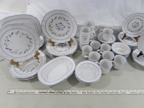 59 PIECE FLORAL EXPRESSIONS STONEWARE DINNERWARE