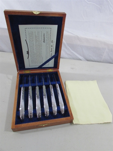 6 KATANA STEAK KNIVES IN CASE - NEW