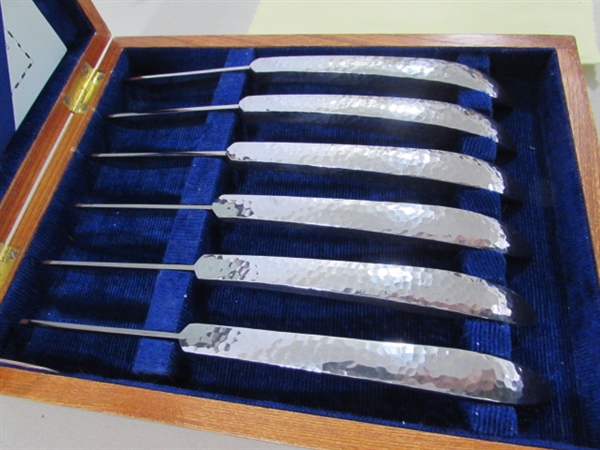 6 KATANA STEAK KNIVES IN CASE - NEW