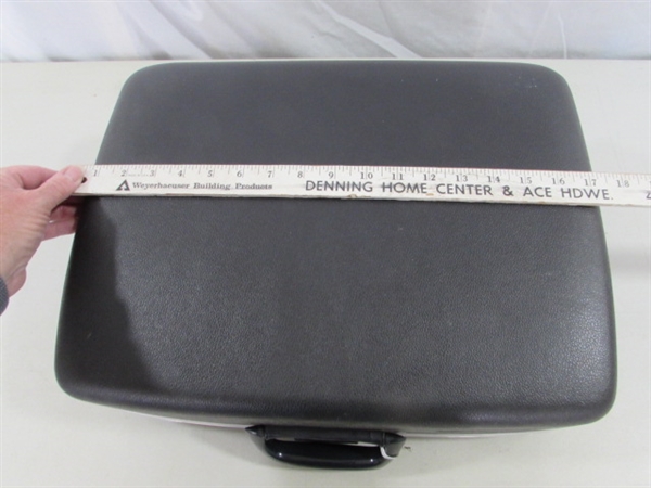 VINTAGE SMITH-CORONA MANUAL TYPEWRITER IN CASE
