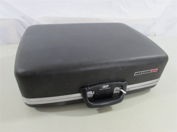 VINTAGE SMITH-CORONA MANUAL TYPEWRITER IN CASE