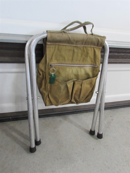 FOLDING HUNTING STOOLS