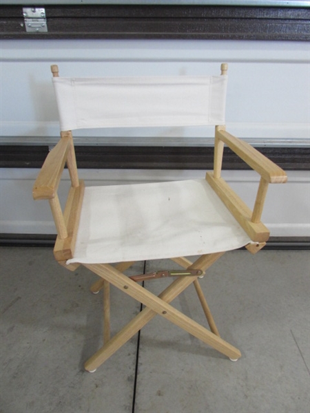 FOLDING WOOD & CANVAS DIRECTORS CHAIR