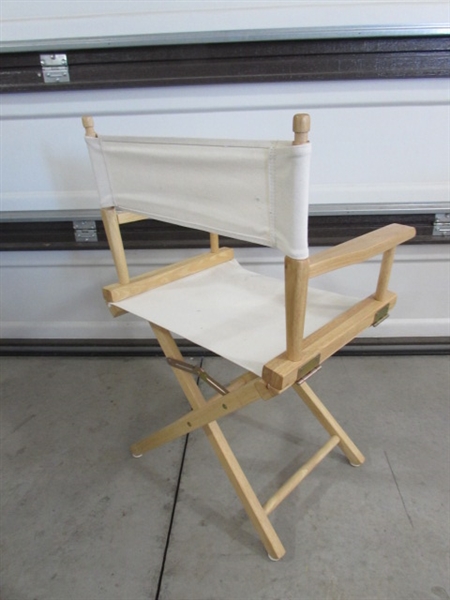 FOLDING WOOD & CANVAS DIRECTORS CHAIR