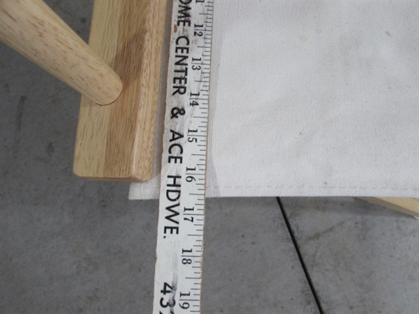 FOLDING WOOD & CANVAS DIRECTORS CHAIR