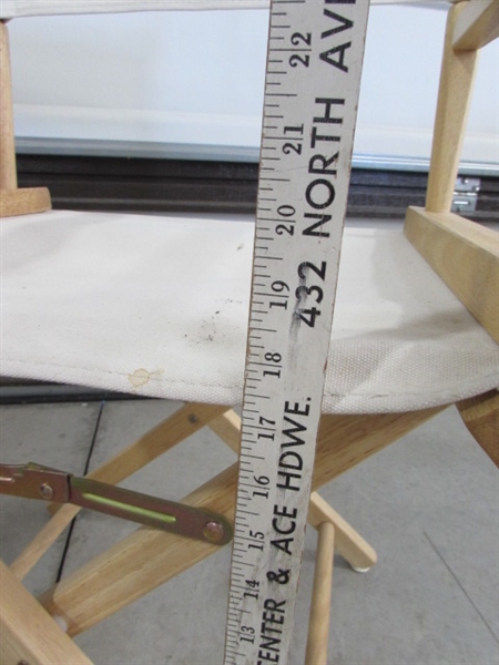FOLDING WOOD & CANVAS DIRECTORS CHAIR