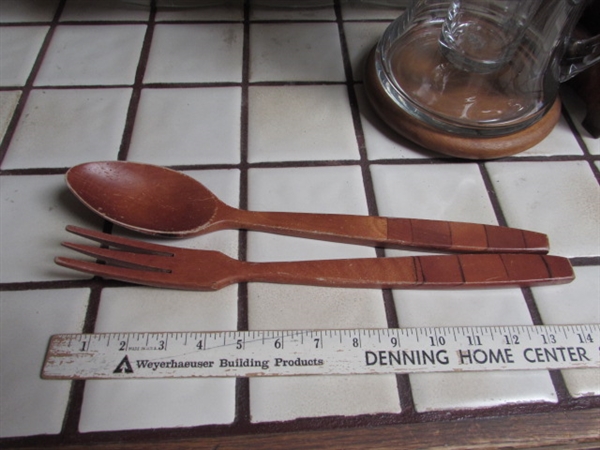 WOOD & GLASS ASSORTMENT OF KITCHEN CANISTERS, TEA PITCHER & 2 KNIFE BLOCKS