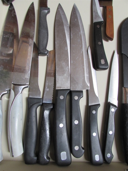 ASSORTMENT OF KITCHEN KNIVES & SHARPENING STONE