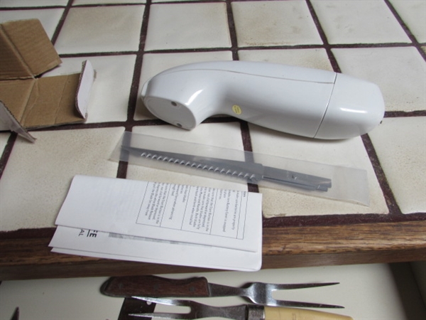 ASSORTMENT OF KITCHEN KNIVES & SHARPENING STONE