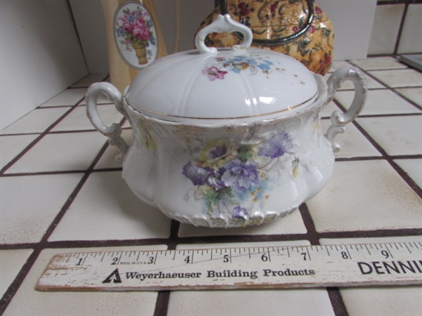 DECORATIVE PURSE COOKIE JAR, VINTAGE TUREEN, NEW APPLE TEAPOT & LEUCHTENBURG PITCHER
