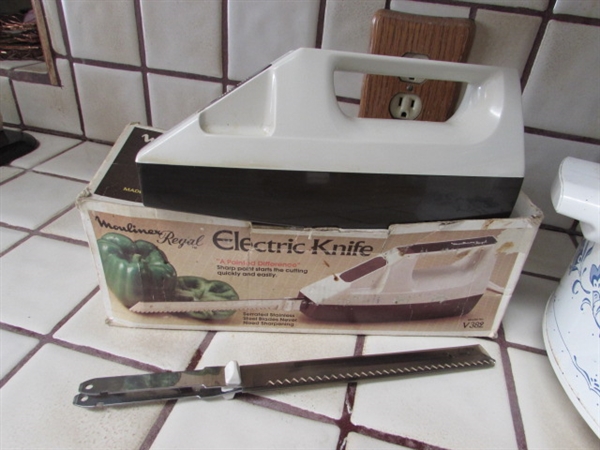 CROCKPOT, ELECTRIC KNIFE & SMALL GEORGE FOREMAN GRILL