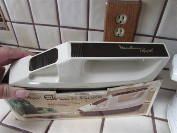 CROCKPOT, ELECTRIC KNIFE & SMALL GEORGE FOREMAN GRILL