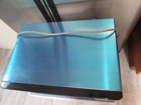 GE MICROWAVE OVEN AND COOKBOOK