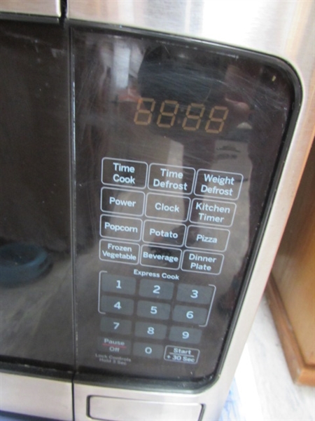 GE MICROWAVE OVEN AND COOKBOOK
