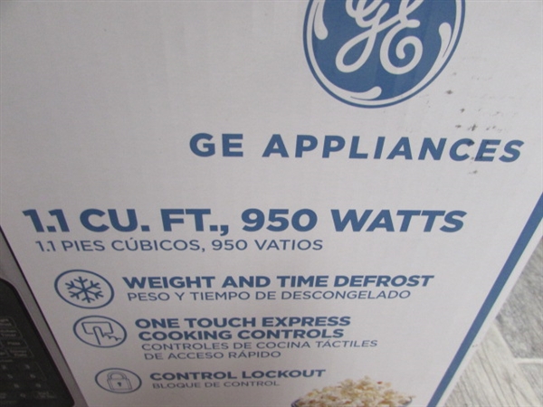 GE MICROWAVE OVEN AND COOKBOOK
