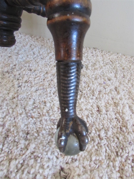 ANTIQUE WOOD PIANO STOOL W/GLASS BALL CLAW FEET