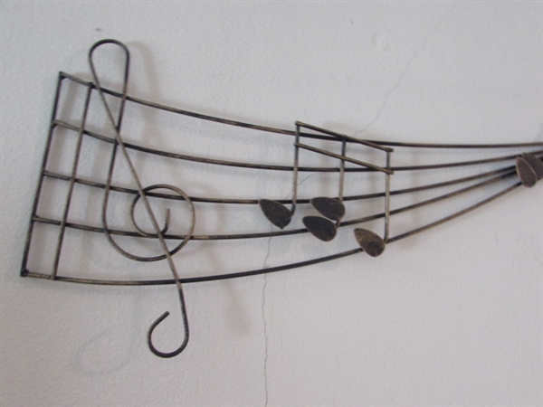 STORY & CLARK PIANO & LESSON BOOK AND MUSICAL NOTE WALL HANGING