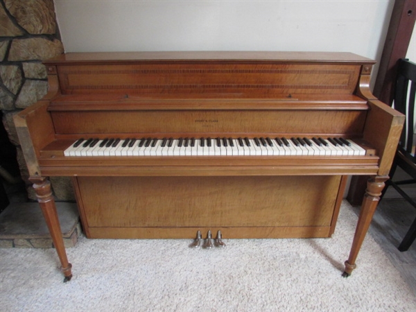 STORY & CLARK PIANO & LESSON BOOK AND MUSICAL NOTE WALL HANGING