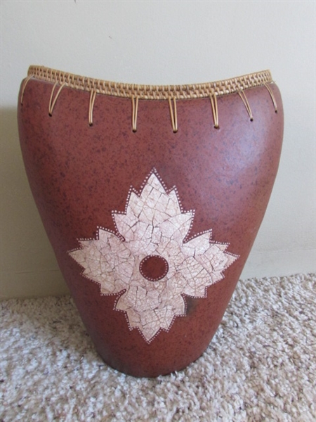 CLAY INDONESIA TAMARIND KROTOK, 2 RATTAN BASKETS AND WOOD VASE