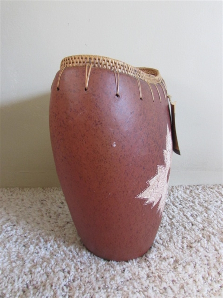 CLAY INDONESIA TAMARIND KROTOK, 2 RATTAN BASKETS AND WOOD VASE