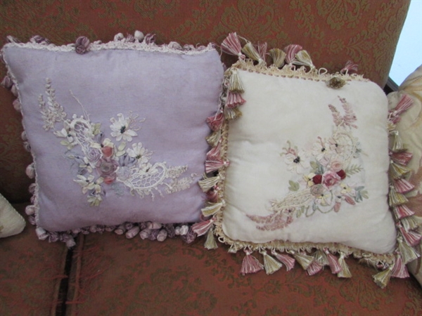 VINTAGE VICTORIAN LOVESEAT AND PILLOWS