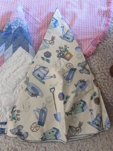 VINTAGE ROUND TABLECLOTHS