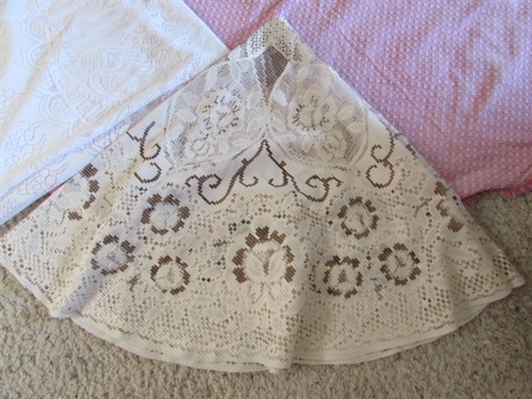 VINTAGE ROUND TABLECLOTHS