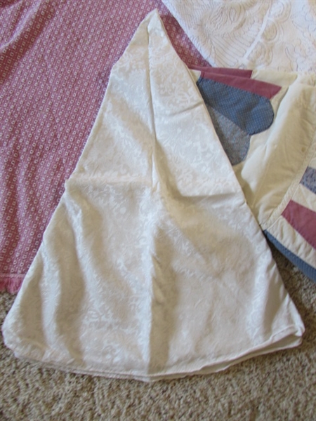 VINTAGE ROUND TABLECLOTHS