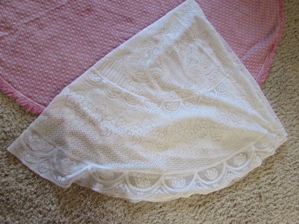 VINTAGE ROUND TABLECLOTHS
