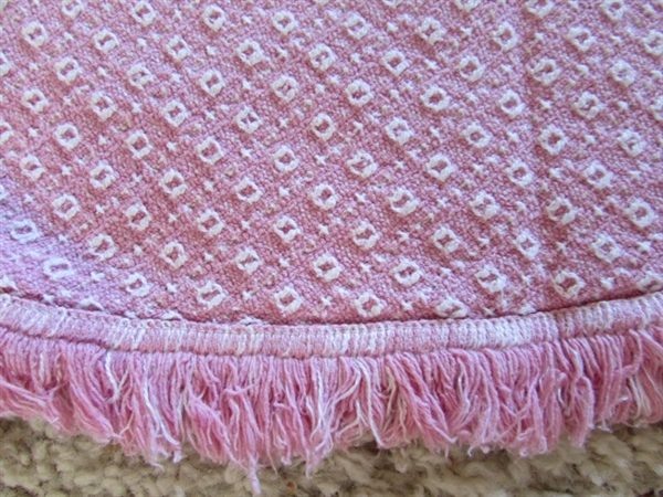 VINTAGE ROUND TABLECLOTHS