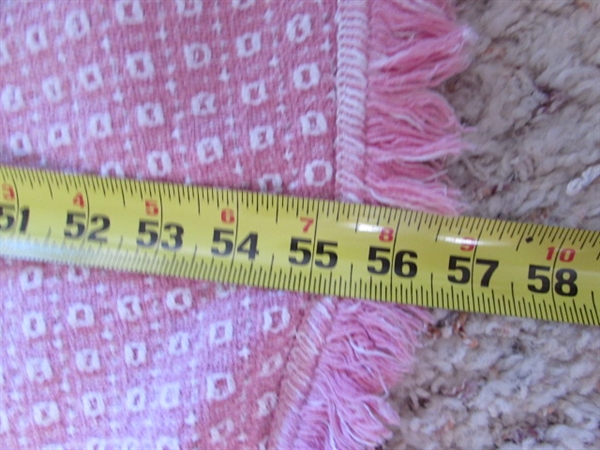 VINTAGE ROUND TABLECLOTHS