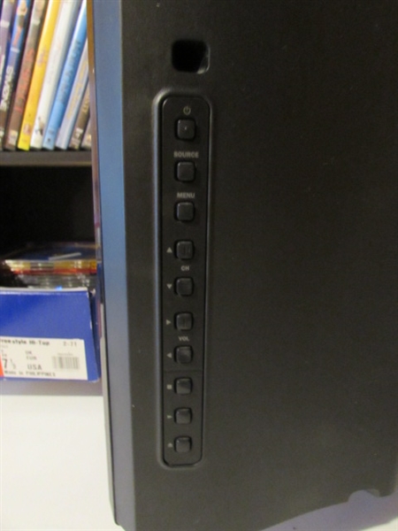 32 EMERSON TV WITH BUILT IN DVD PLAYER AND DVD/MEDIA STAND