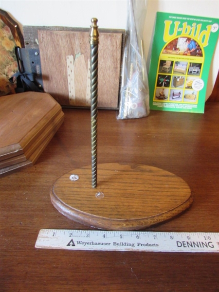 CRAFTING WOOD PLAQUES AND DECOR