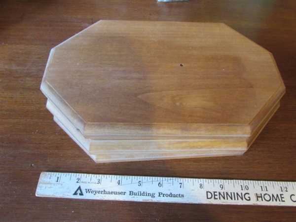 CRAFTING WOOD PLAQUES AND DECOR