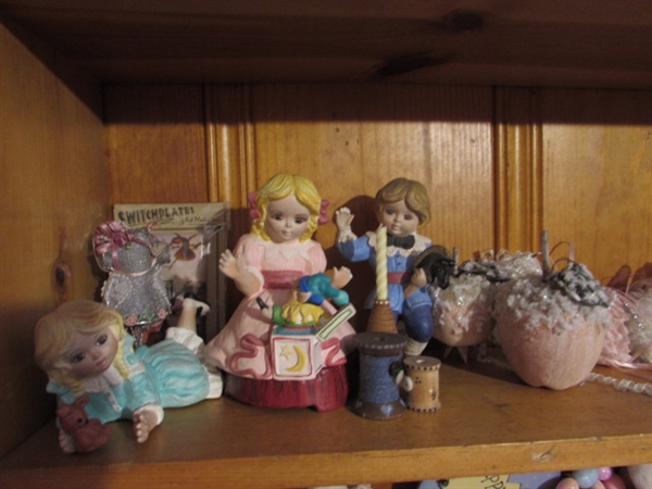 LARGE COLLECTION OF EASTER DECOR AND CERAMIC DOLLS