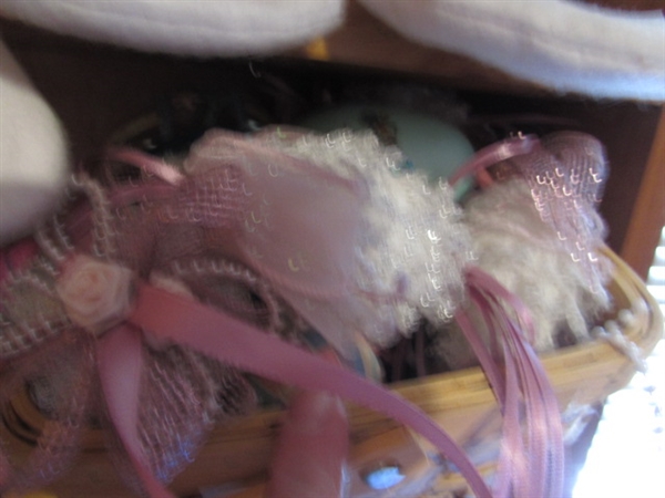 LARGE COLLECTION OF EASTER DECOR AND CERAMIC DOLLS