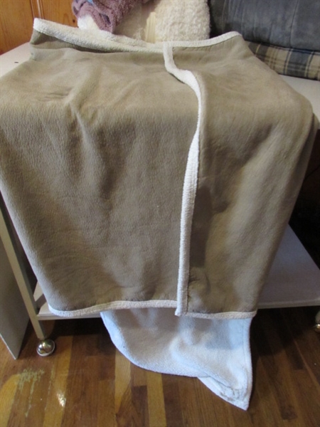 ASSORTED BLANKETS IN A VARIETY OF SIZES PLUS A CHAIR COVER