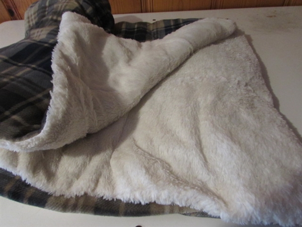 ASSORTED BLANKETS IN A VARIETY OF SIZES PLUS A CHAIR COVER