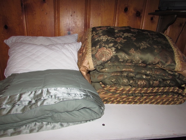 KING SIZE COMFORTER, BLANKET AND 2 PILLOWS