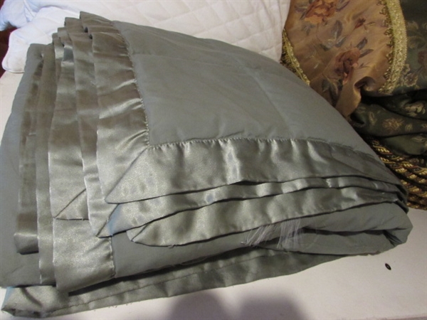 KING SIZE COMFORTER, BLANKET AND 2 PILLOWS