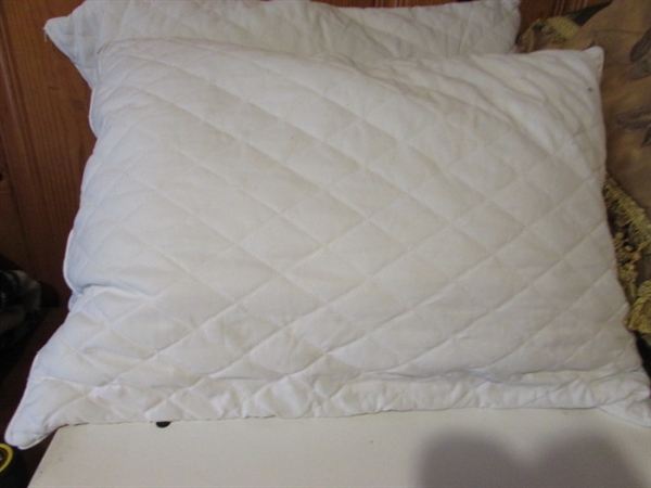 KING SIZE COMFORTER, BLANKET AND 2 PILLOWS
