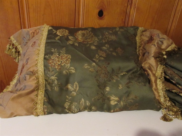 KING SIZE COMFORTER, BLANKET AND 2 PILLOWS