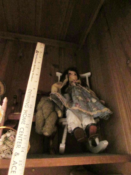 WICKER CHAIRS & DOLL DECOR