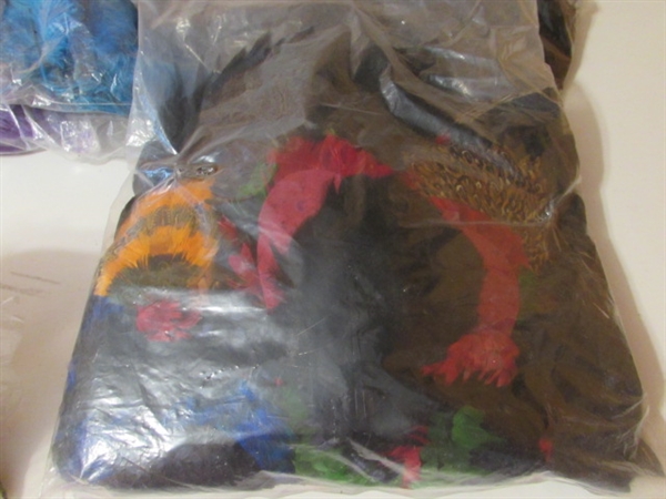 COLLECTION OF CRAFTING FEATHERS