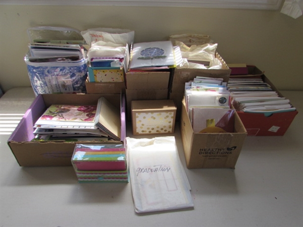 LARGE COLLECTION OF GREETING CARDS