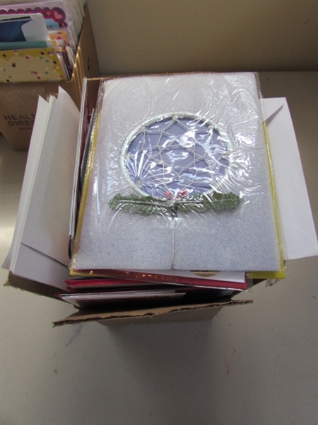 LARGE COLLECTION OF GREETING CARDS